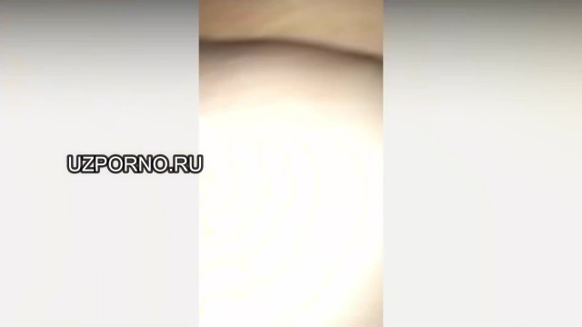 Узбечка с большой задницей умело двигается на члене